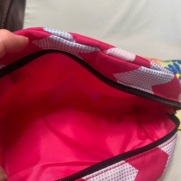 Clinique Cosmetic Bags (3) - Picture 4 of 8